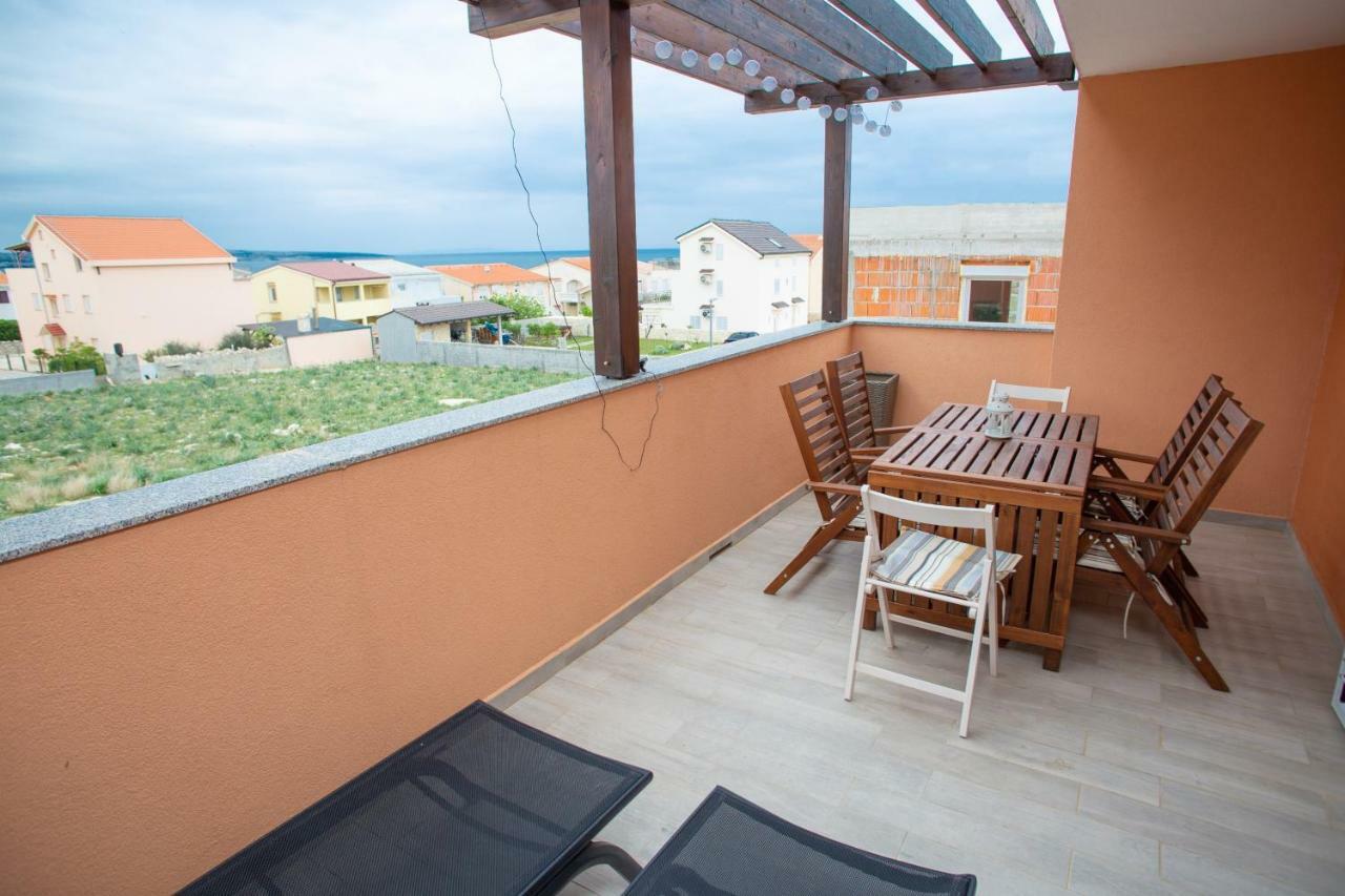 Apartman Matej With Pool Povljana Exterior foto