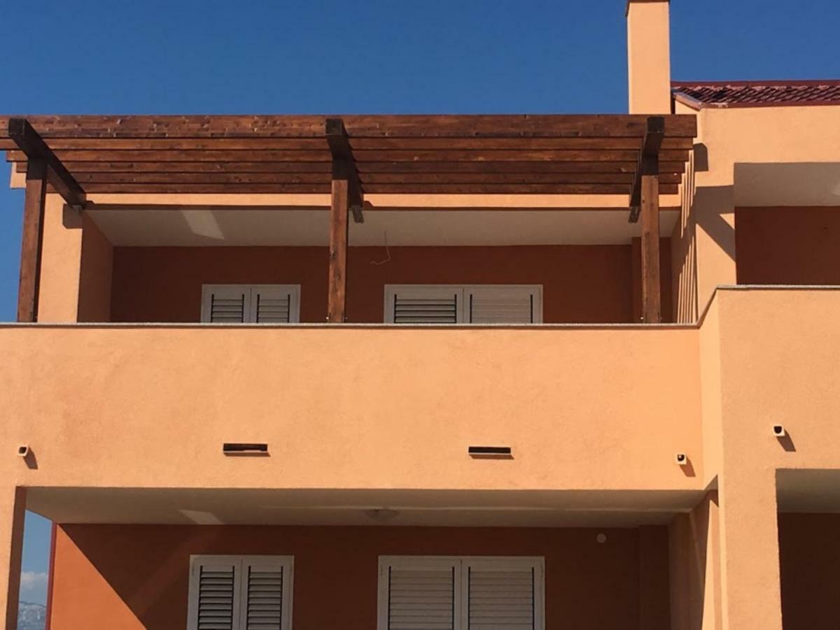 Apartman Matej With Pool Povljana Exterior foto
